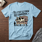 T-Shirt — Ici, c'est le chien qui commande.