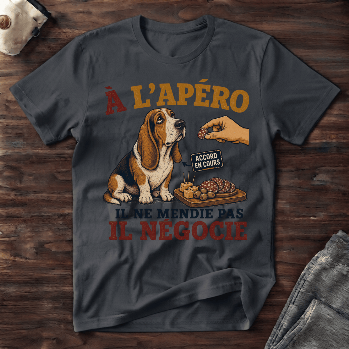À l'apéro il ne mendie pas - T-Shirt