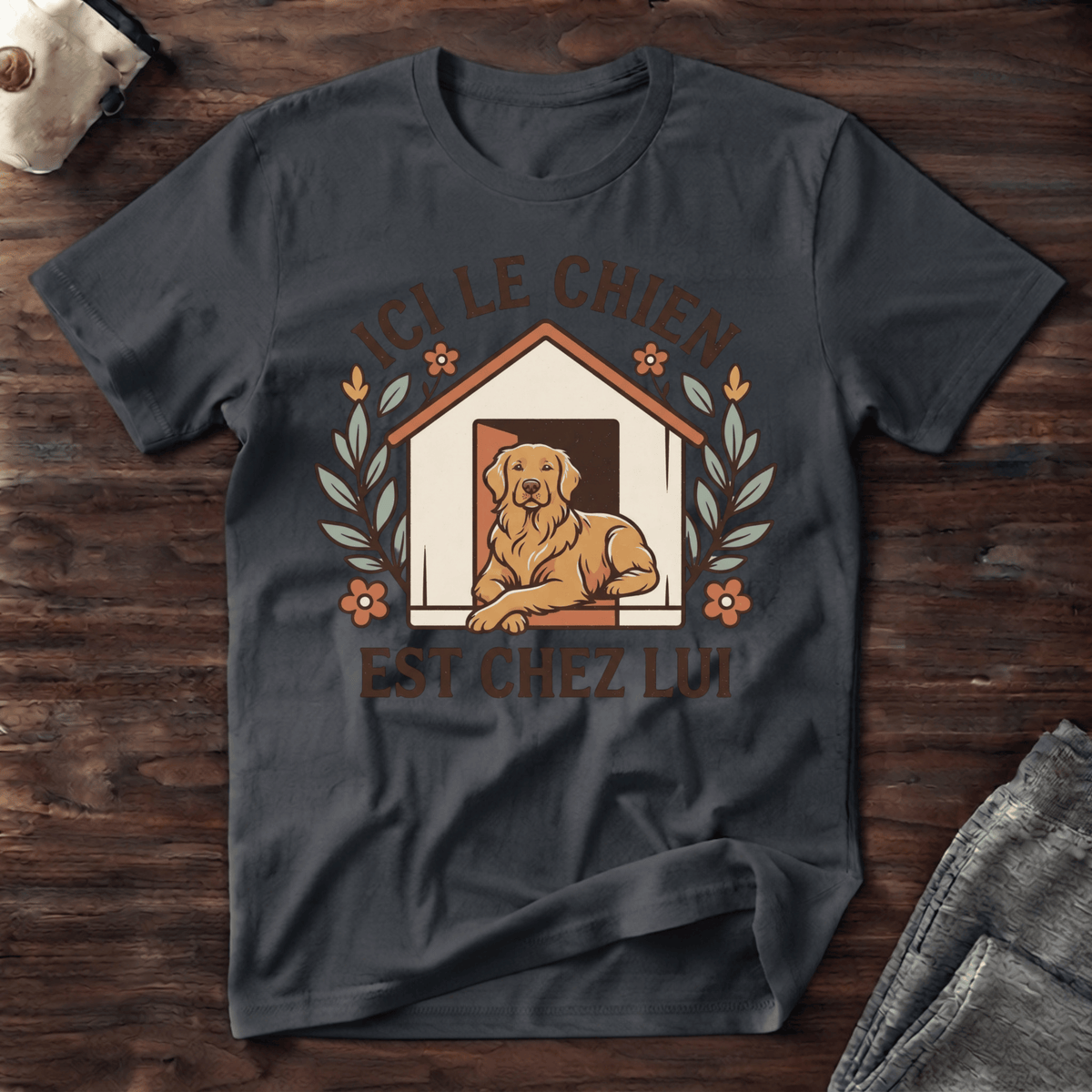 Ici le chien est chez lui  - T-Shirt