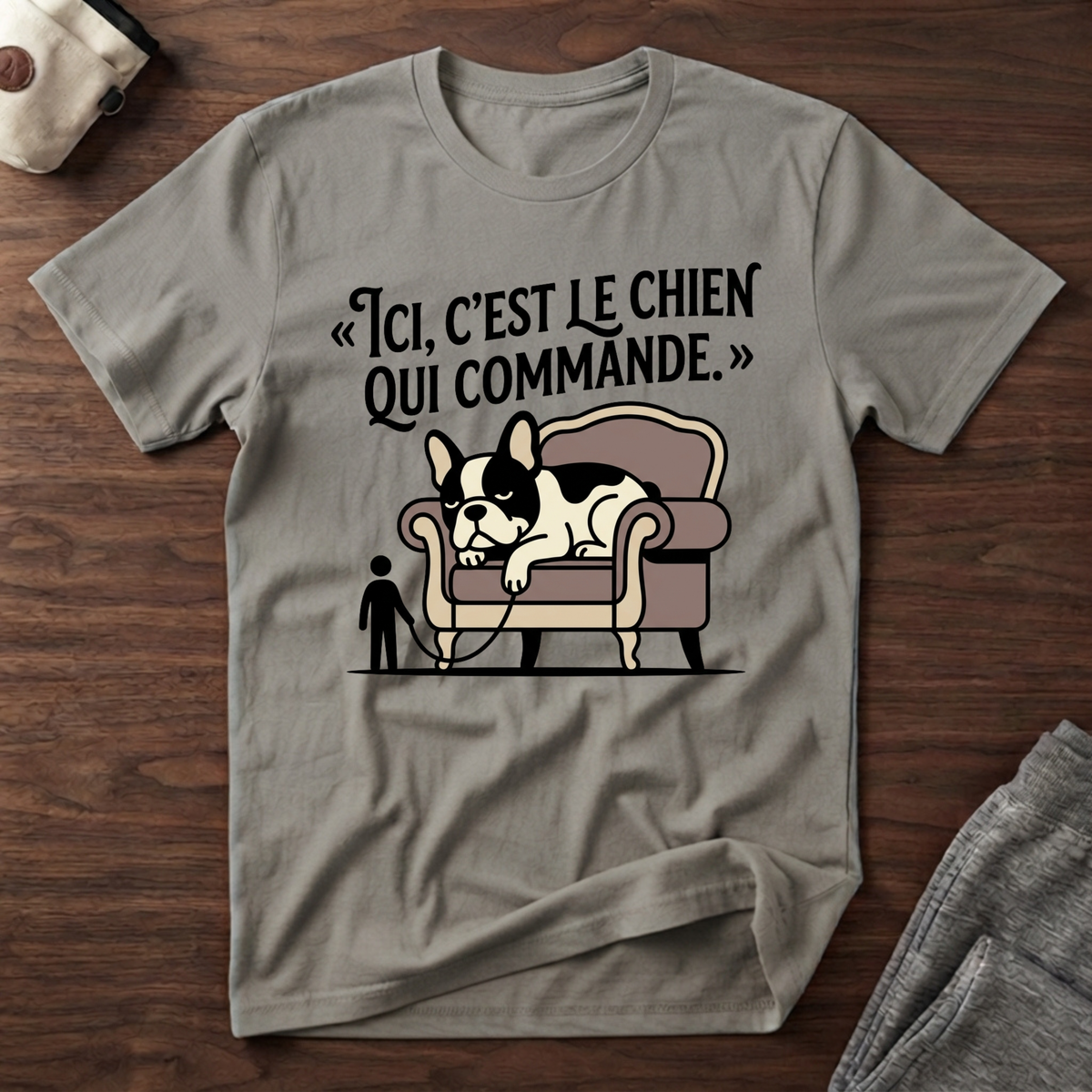 T-Shirt — Ici, c'est le chien qui commande.
