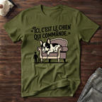 T-Shirt — Ici, c'est le chien qui commande.